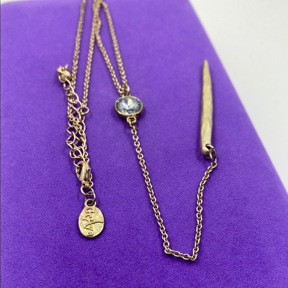 💛 Crave Fame Gold Minimalist Bar Crystal Necklace - Picture 3 of 5